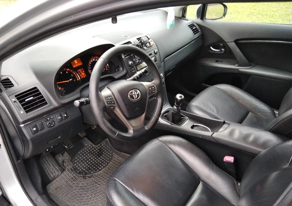 Toyota Avensis cena 27400 przebieg: 305000, rok produkcji 2011 z Garwolin małe 466